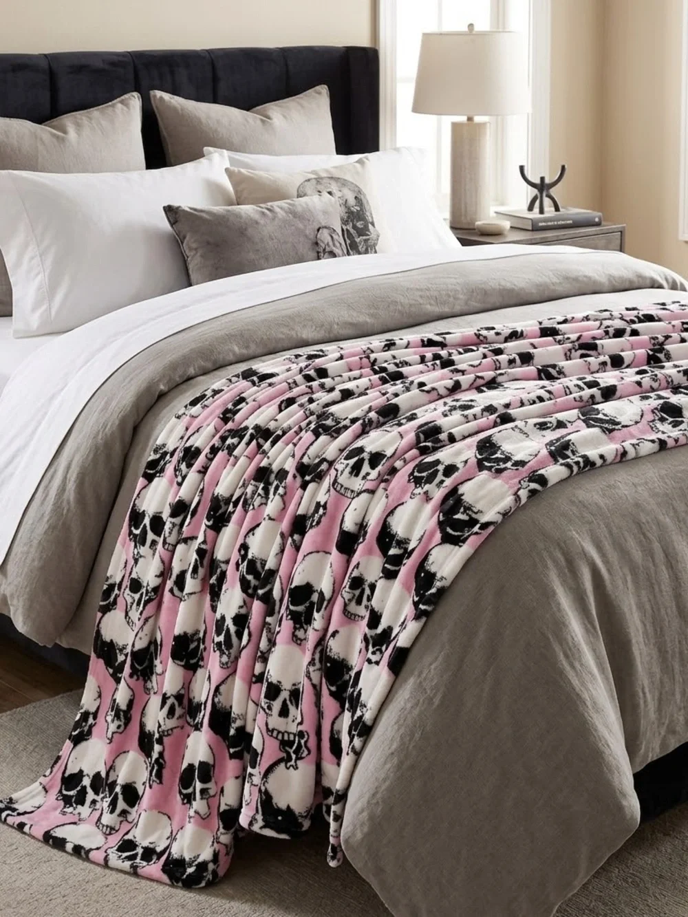 NEW Queen Size Soft Pink Skull Halloween Fleece Plush Blanket Cozy Bedding